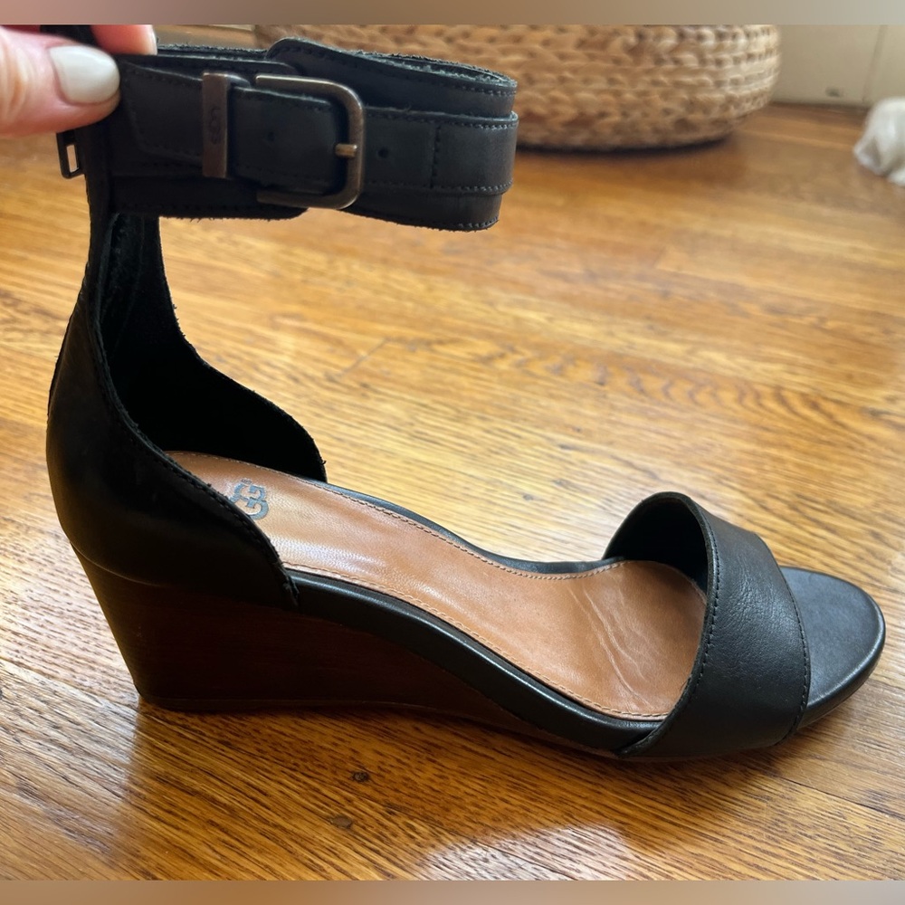 UGG Women's Black Leather Sandals - Picture 2 of 16
